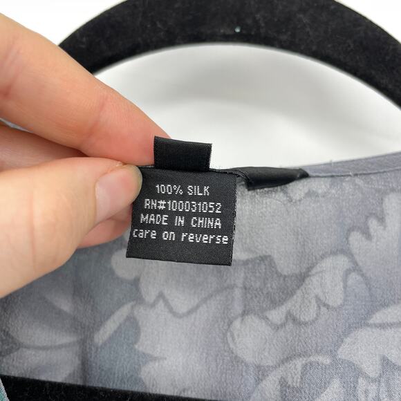 Citron Santa Monica Blouse Womens Medium Green Gray Silk Floral V-Neck Button Up - Picture 4 of 9